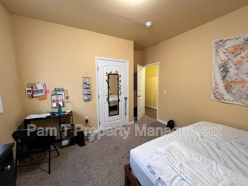 4 bedroom downtown apartment property image