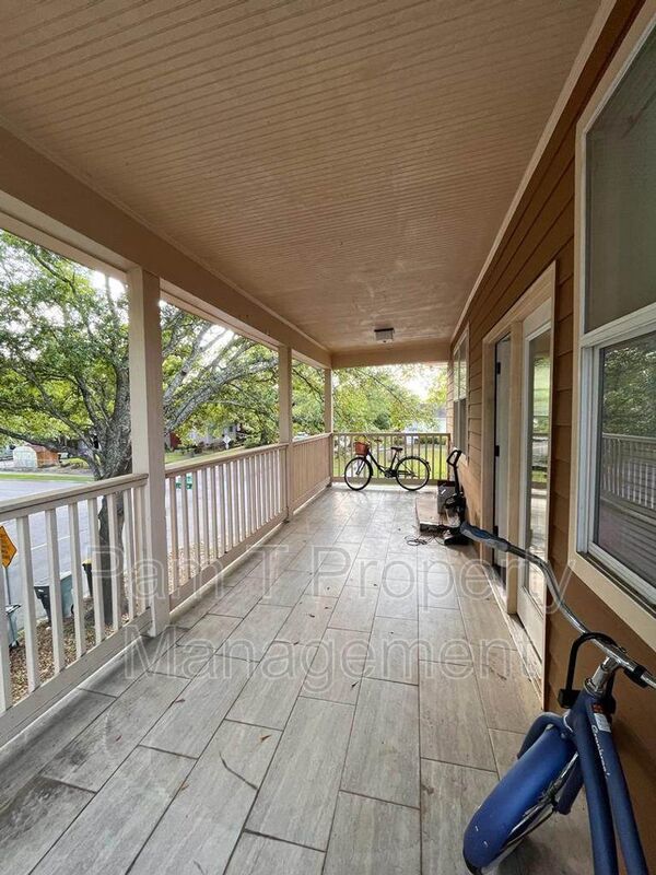 4 bedroom downtown apartment property image