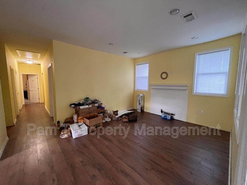 4 bedroom downtown apartment property image