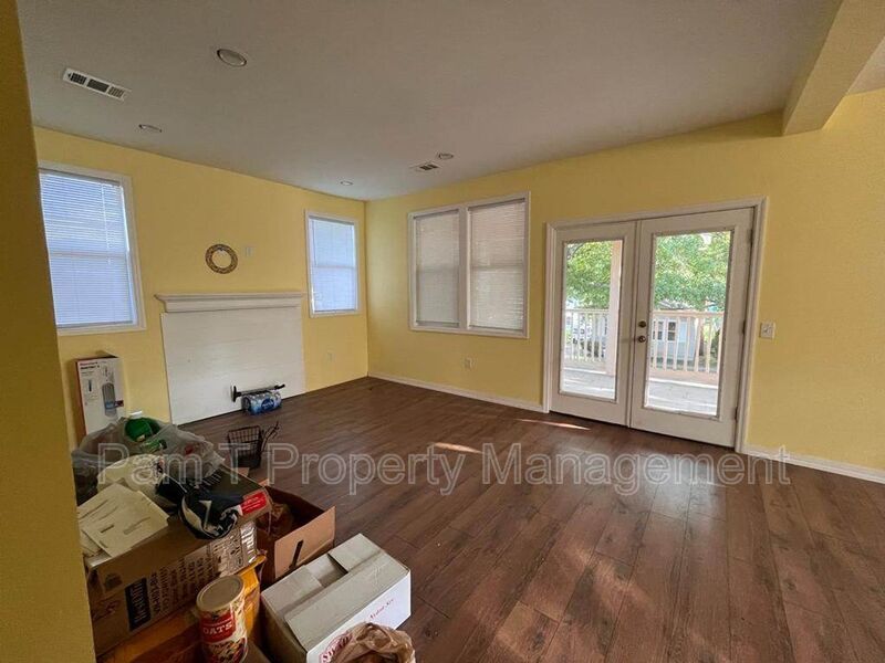 4 bedroom downtown apartment property image