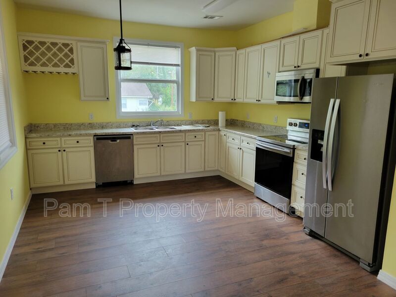 4 bedroom downtown apartment property image