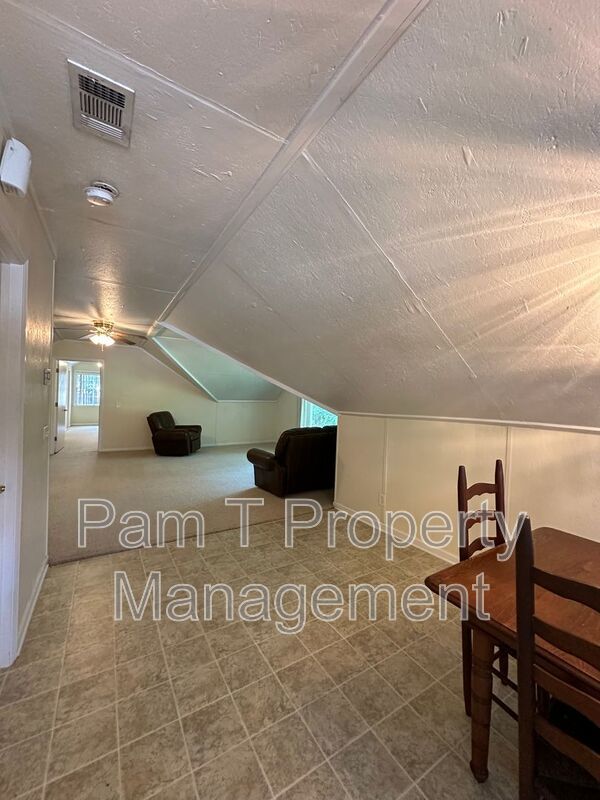 1 Bedroom apartment in a gated neighborhood with utilities included! property image