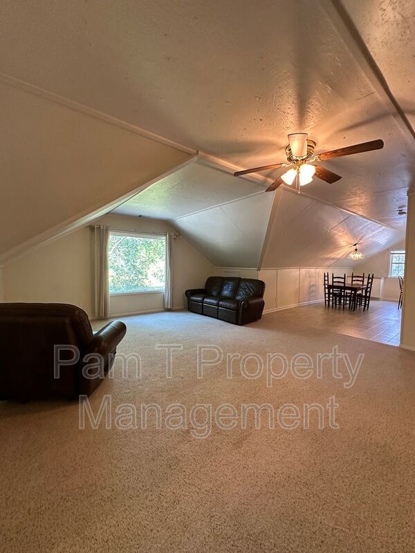 1 Bedroom apartment in a gated neighborhood with utilities included! property image