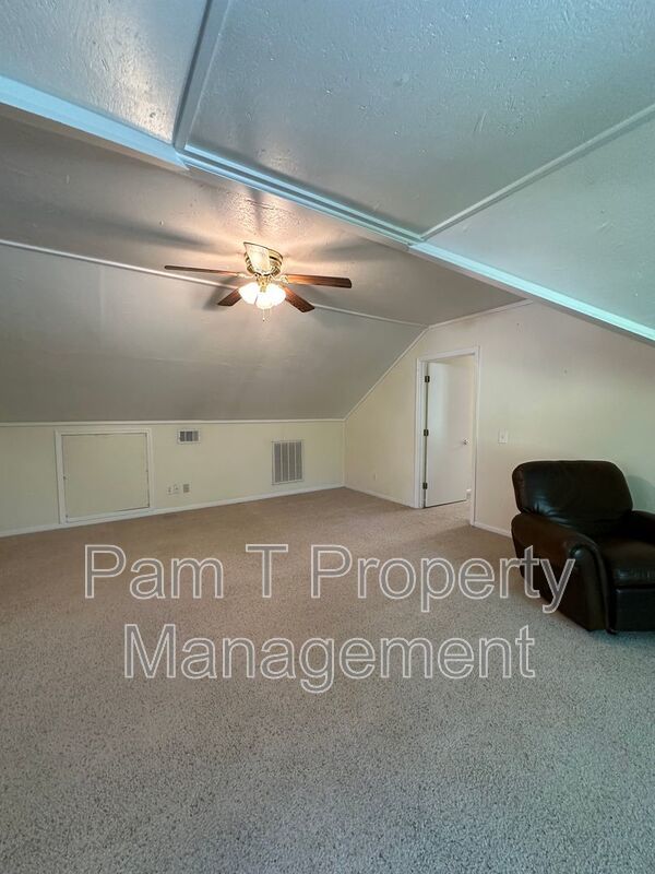 1 Bedroom apartment in a gated neighborhood with utilities included! property image