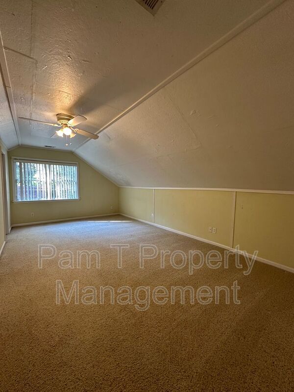 1 Bedroom apartment in a gated neighborhood with utilities included! property image