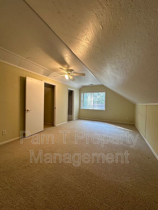 1 Bedroom apartment in a gated neighborhood with utilities included! property image