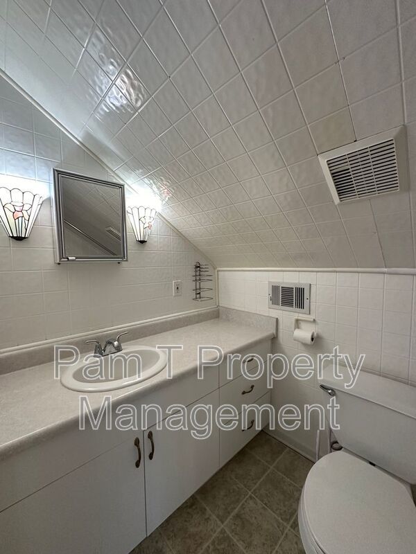 1 Bedroom apartment in a gated neighborhood with utilities included! property image