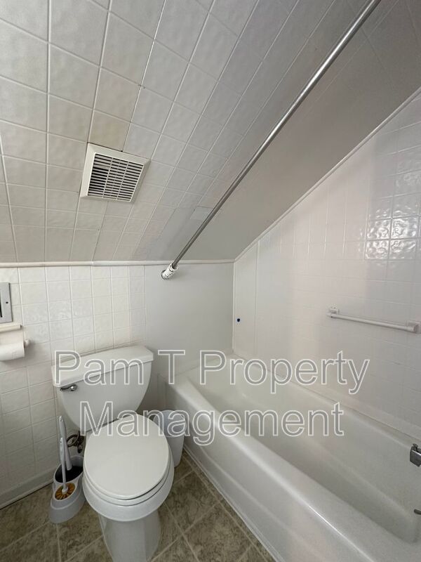 1 Bedroom apartment in a gated neighborhood with utilities included! property image