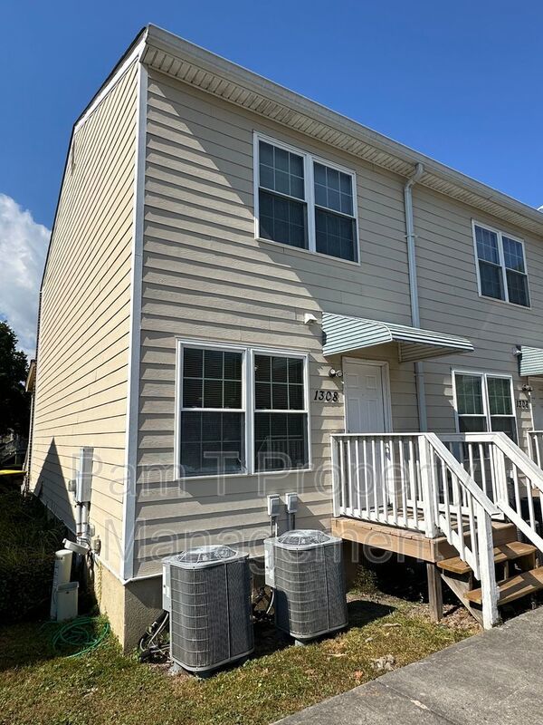 Downtown 2 bedroom townhome property image