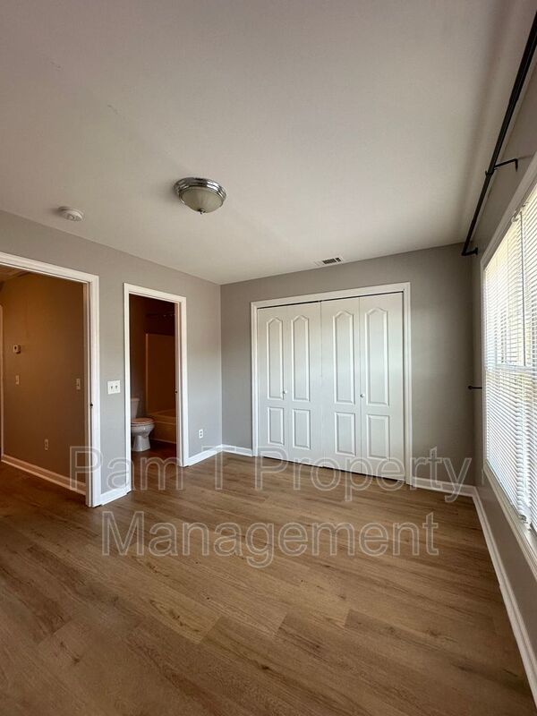 Downtown 2 bedroom townhome property image