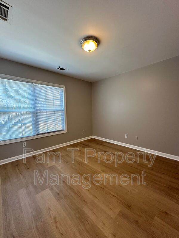 Downtown 2 bedroom townhome property image