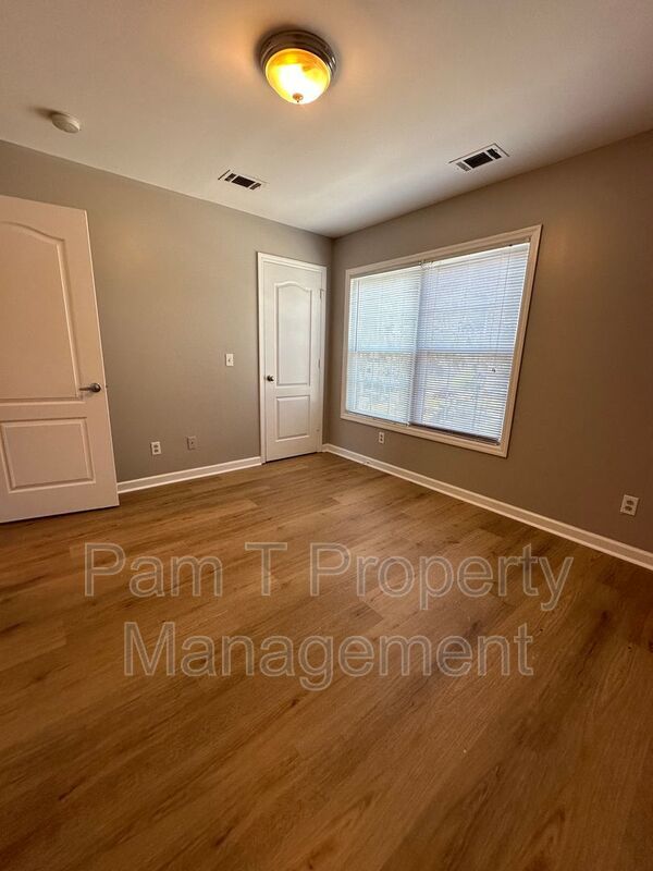 Downtown 2 bedroom townhome property image
