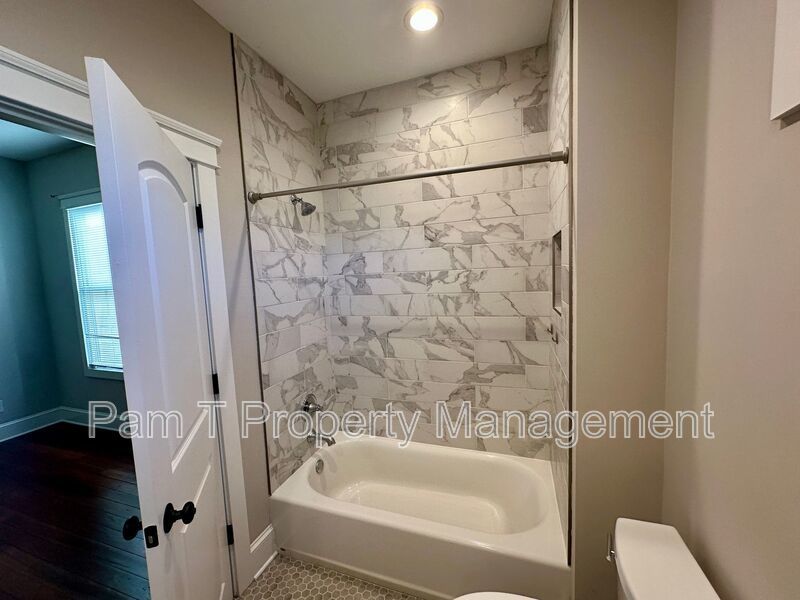 Beautiful 2 bedroom in Victorian District property image