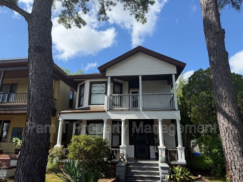 3 bedroom downtown house property image