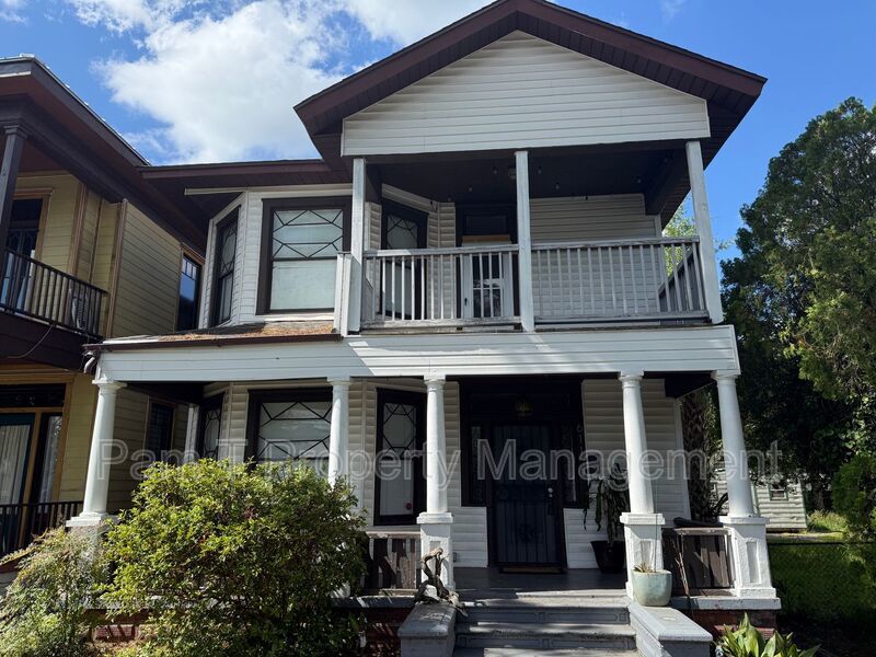 3 bedroom downtown house property image