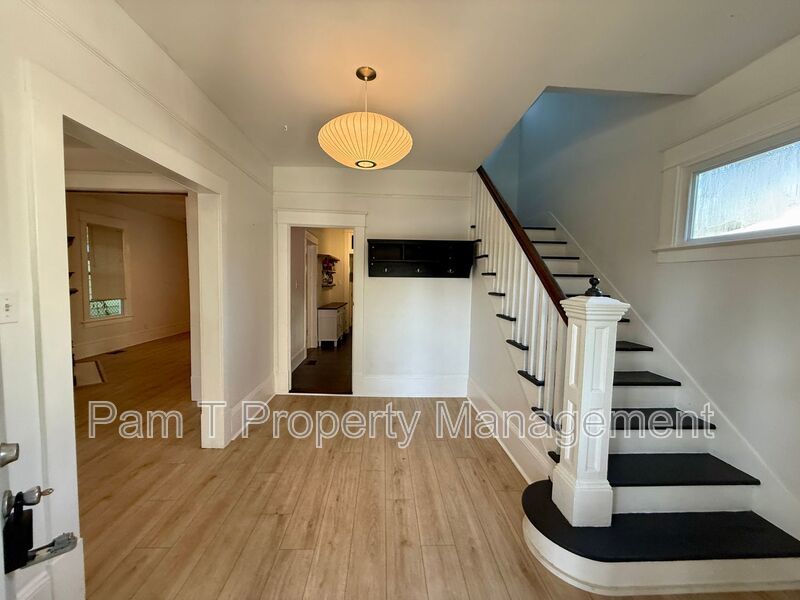 3 bedroom downtown house property image