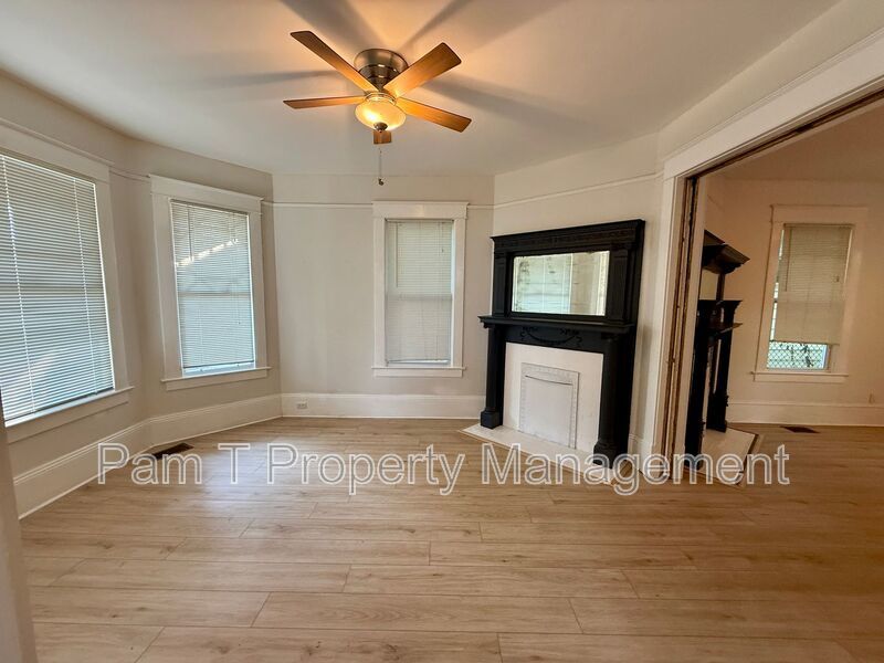 3 bedroom downtown house property image