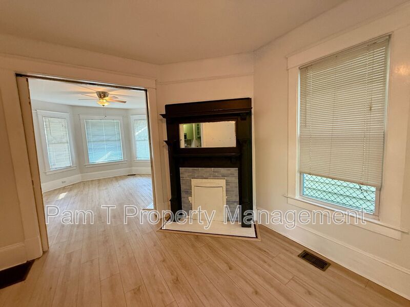 3 bedroom downtown house property image