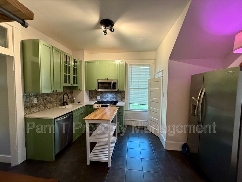 3 bedroom downtown house property image