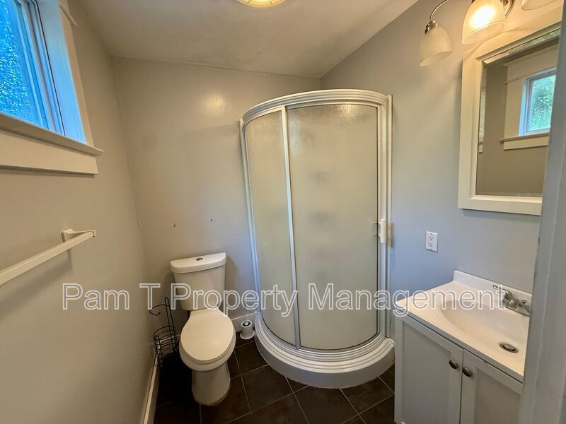 3 bedroom downtown house property image