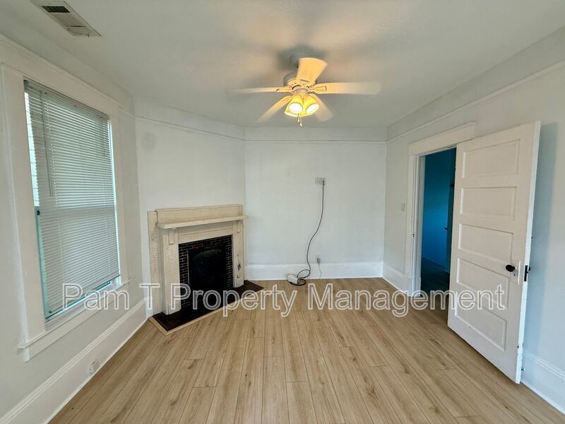 3 bedroom downtown house property image