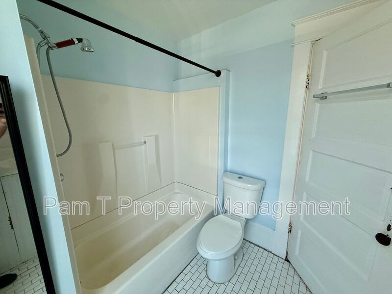 3 bedroom downtown house property image