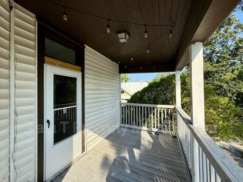 3 bedroom downtown house property image