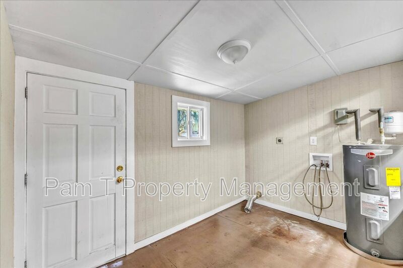 Charming 3-Bed / 2-Bath Home in Savannah property image