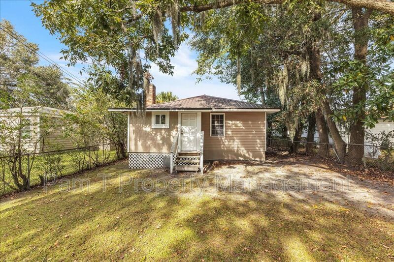 Charming 3-Bed / 2-Bath Home in Savannah property image
