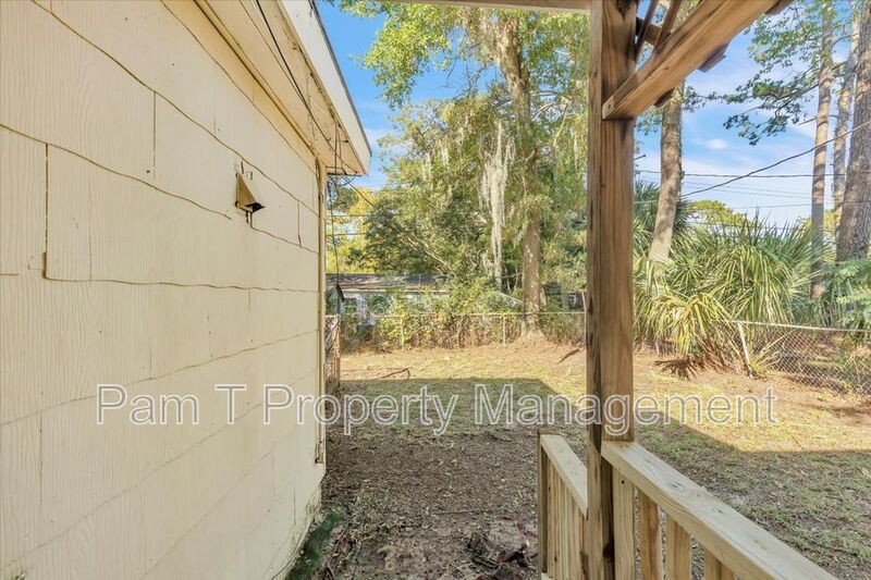 3 bedroom house minutes away from Daffin Park property image