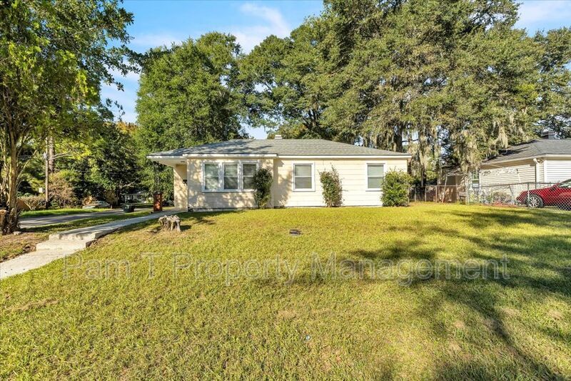 3 bedroom house minutes away from Daffin Park property image