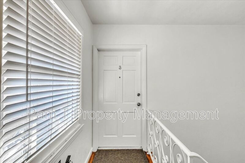 Upstairs one bedroom near Daffin Park property image