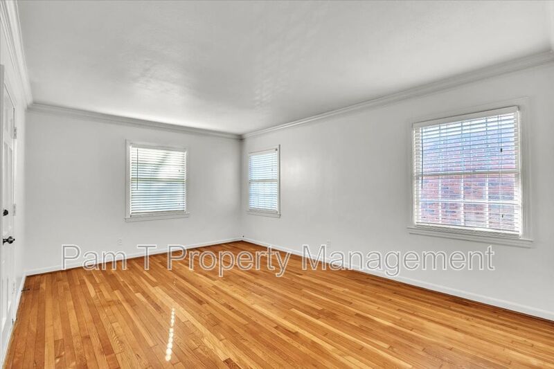 Upstairs one bedroom near Daffin Park property image
