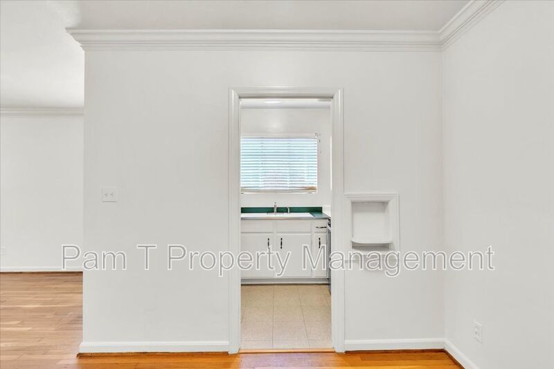 Upstairs one bedroom near Daffin Park property image