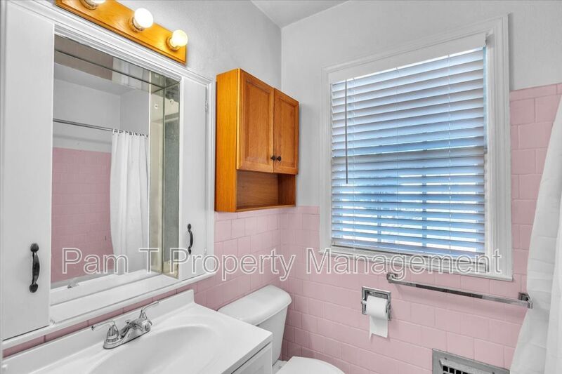 Upstairs one bedroom near Daffin Park property image