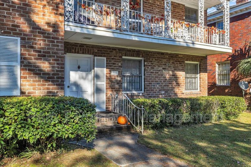 Upstairs one bedroom near Daffin Park property image