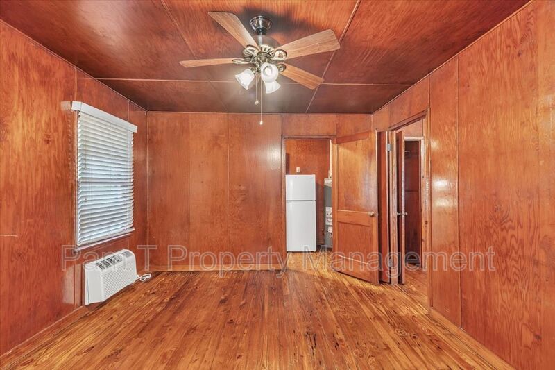 1 bedroom off of Ferguson property image