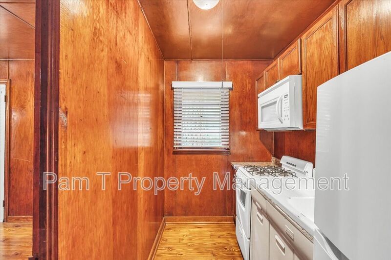 1 bedroom off of Ferguson property image