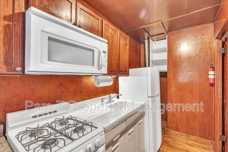 1 bedroom off of Ferguson property image