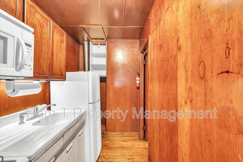 1 bedroom off of Ferguson property image