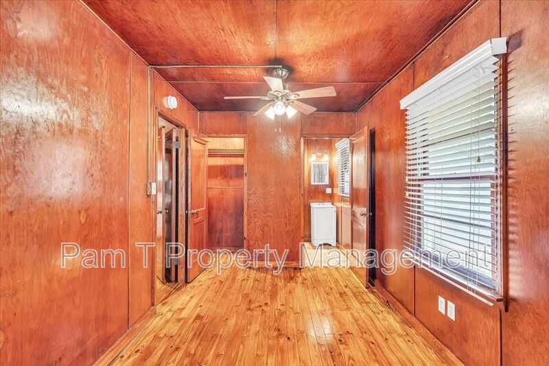 1 bedroom off of Ferguson property image