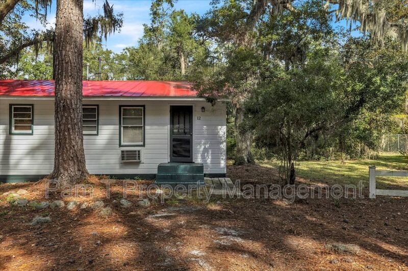 1 bedroom off of Ferguson property image