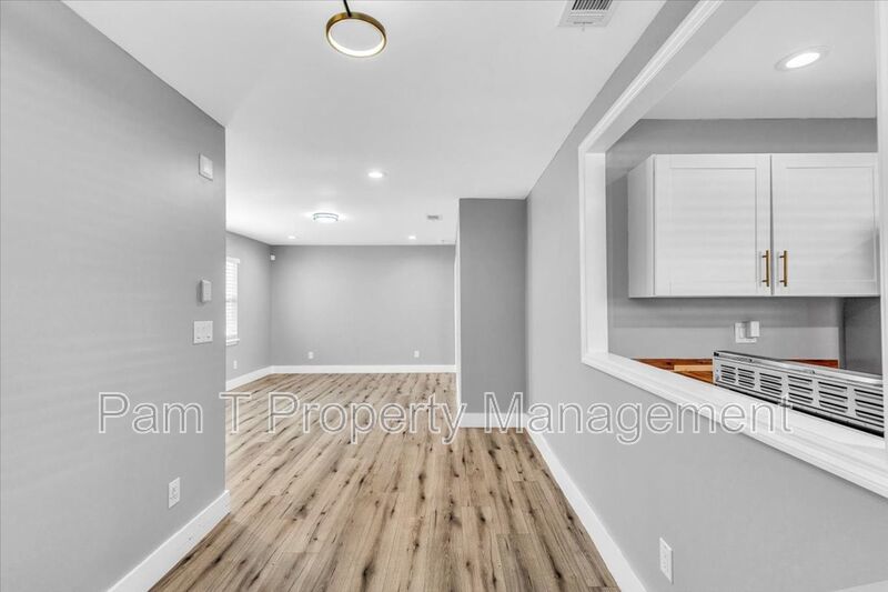 3 bedroom home with mother-in-law apartment in back property image