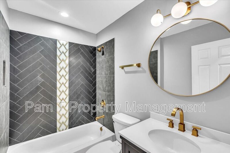 3 bedroom home with mother-in-law apartment in back property image