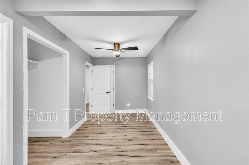 3 bedroom home with mother-in-law apartment in back property image