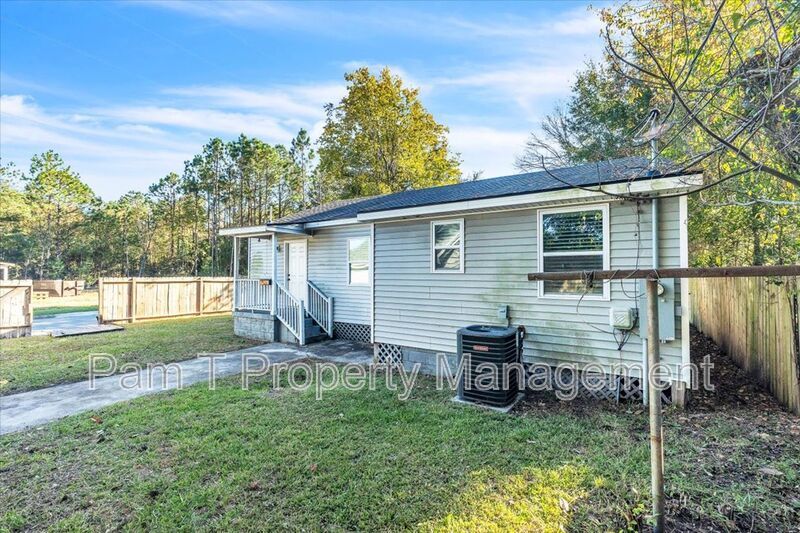 3 bedroom home with mother-in-law apartment in back property image