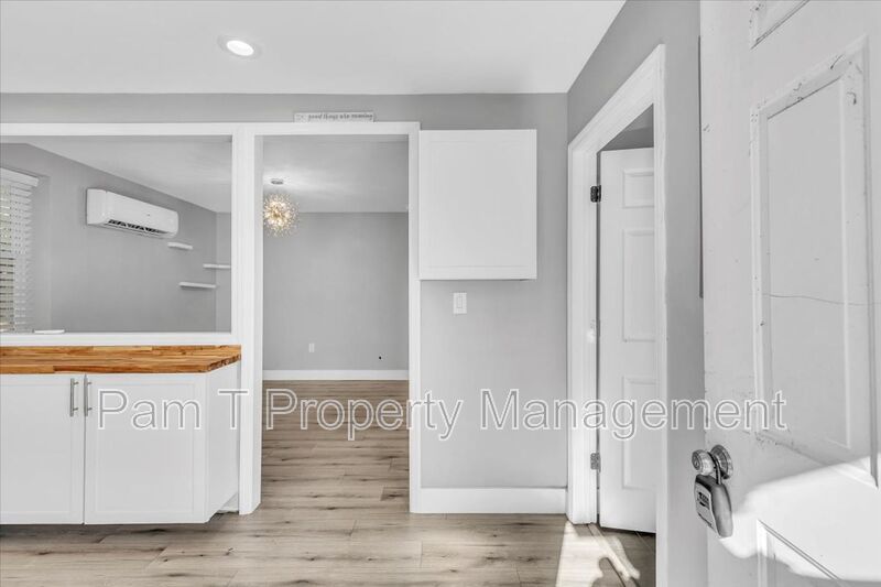 3 bedroom home with mother-in-law apartment in back property image