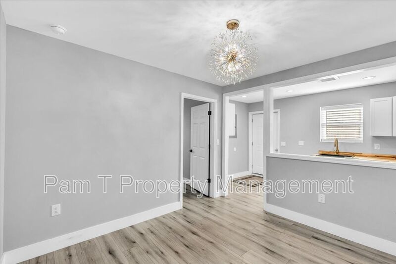 3 bedroom home with mother-in-law apartment in back property image