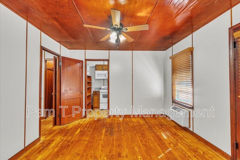1 bedroom off of Ferguson property image