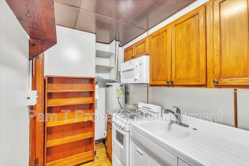 1 bedroom off of Ferguson property image